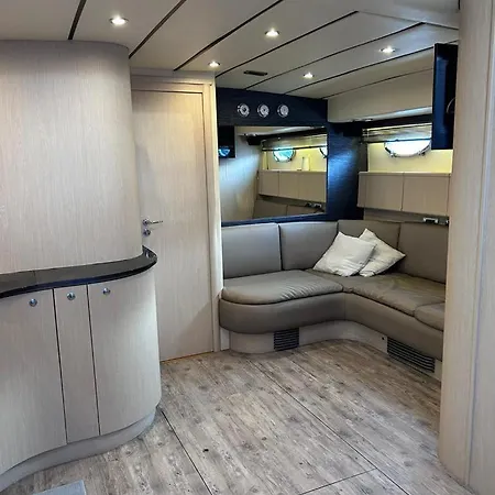 Urus - Live The Experience Hotel en barco