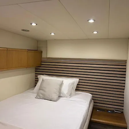 Urus - Live The Experience Hotel en barco Palma de Mallorca